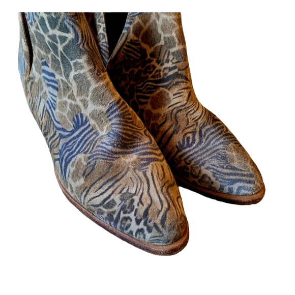 Free People Animal Charm Animal Print Double V Bootie Multi Print Size 38.5 - Picture 4 of 10